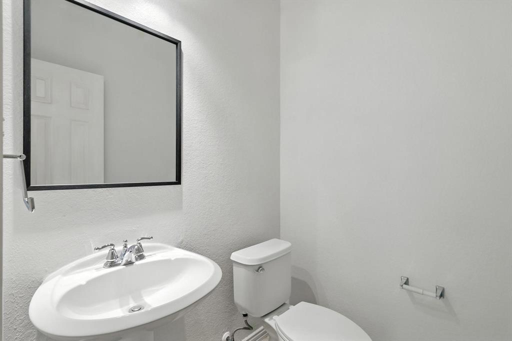 PASQUINELLIS GLENRIDGE ESTATES - Residential Lease