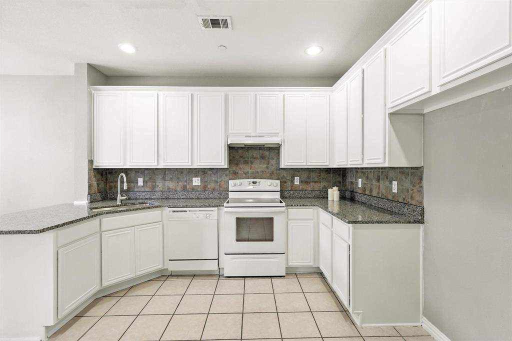 PASQUINELLIS GLENRIDGE ESTATES - Residential Lease