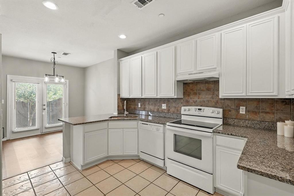 PASQUINELLIS GLENRIDGE ESTATES - Residential Lease