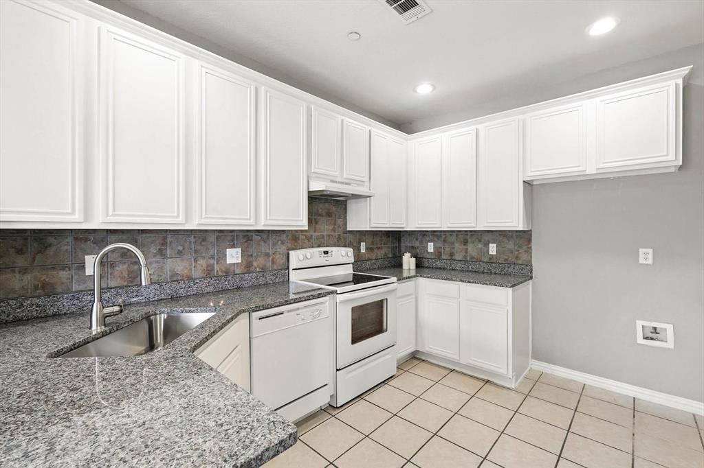 PASQUINELLIS GLENRIDGE ESTATES - Residential Lease