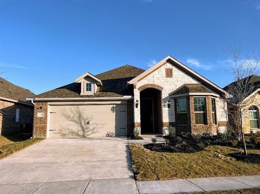 This gorgeous freshly remodeled, freshly painted, single-story home is ready for its next tenant! Enjoy a bright, clean interior with new upgrades throughout, including updated flooring, modern kitchen finishes, and refreshed bathrooms. The one-story layout provides easy living with no stairs and an effortless flow from room to room. Outside, you'll find a private yard perfect for weekend relaxation. Conveniently situated near parks, shopping, and commuter routes, this home offers comfort and convenience in one perfect package.