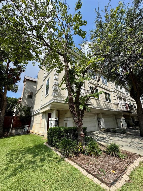 Versailles 02 - Residential Lease