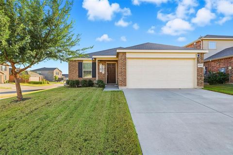 Photo of 10101 Newtown Drive, Fort Worth, TX 76036 (MLS # 21093481)