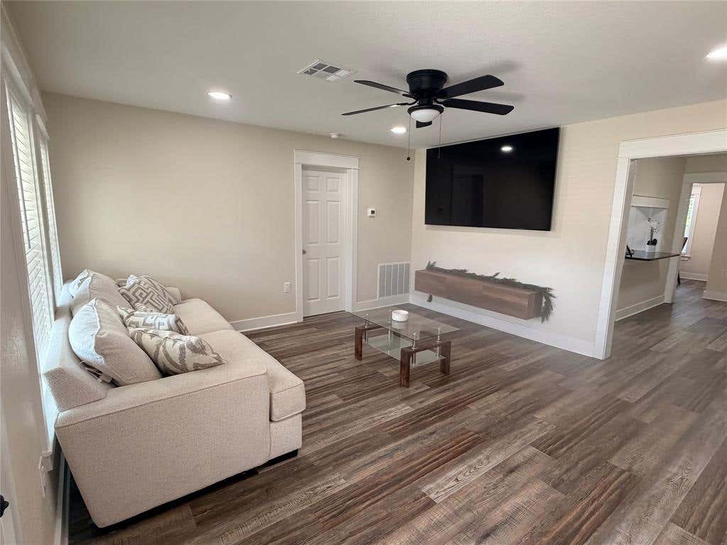 Photo of 1512 Lexington Street, Waco, TX 76711 (MLS # 21349435)