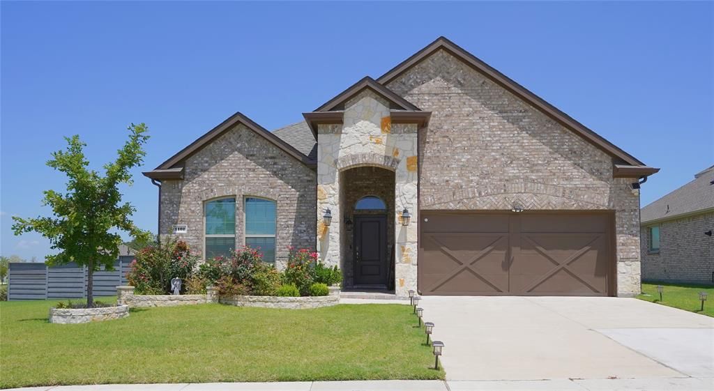 Photo of 1101 Ginger Road, Aubrey, TX 76227 (MLS # 21194398)