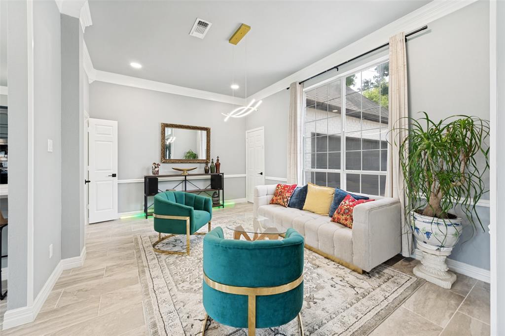 818 Riviera Drive