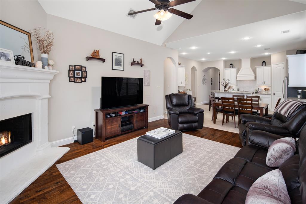 Woodbridge Ph Sixteen - Residential