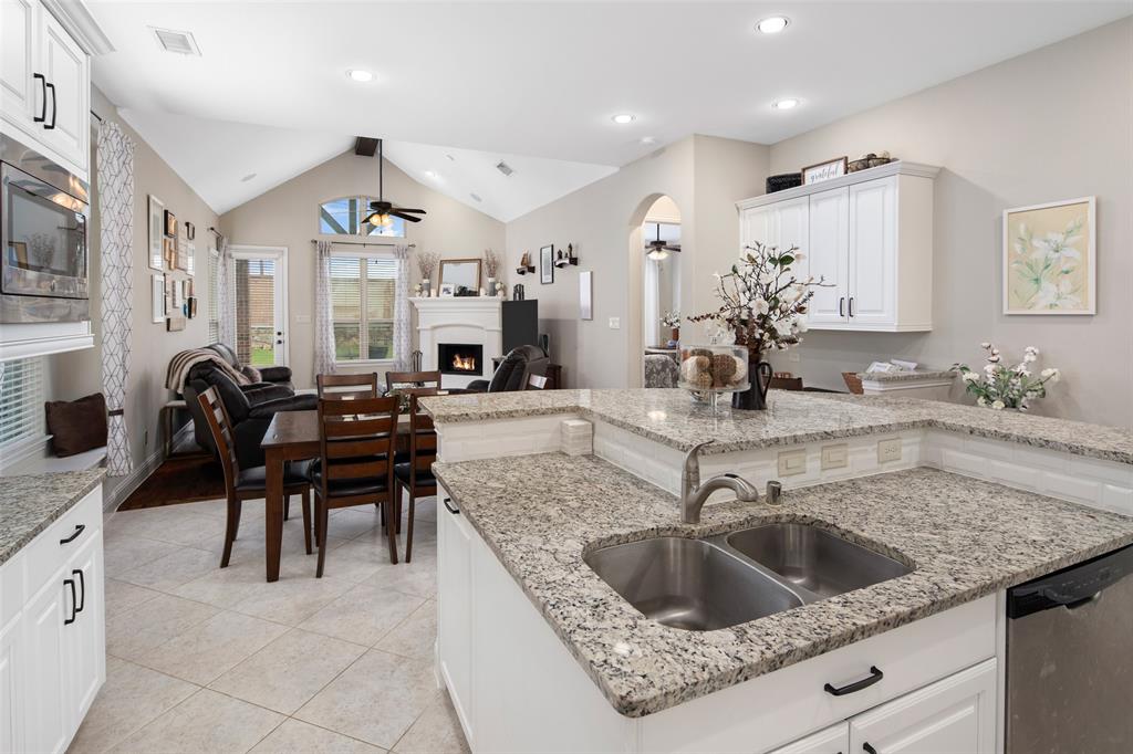 Woodbridge Ph Sixteen - Residential