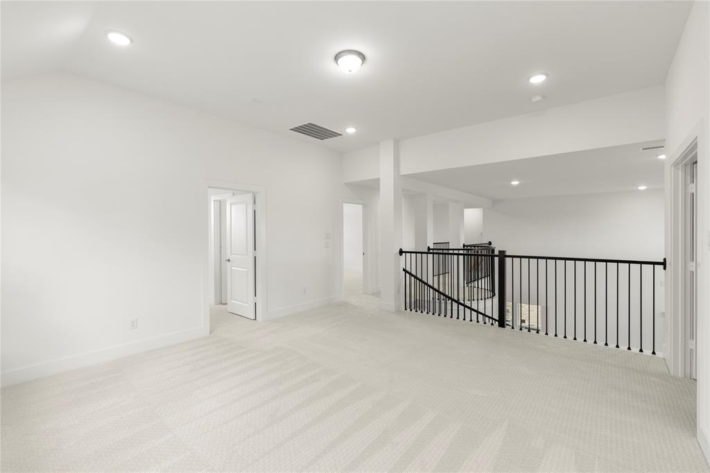 Valencia On The Lake - Residential