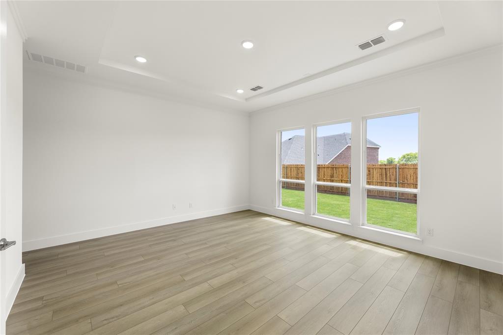 Valencia On The Lake - Residential