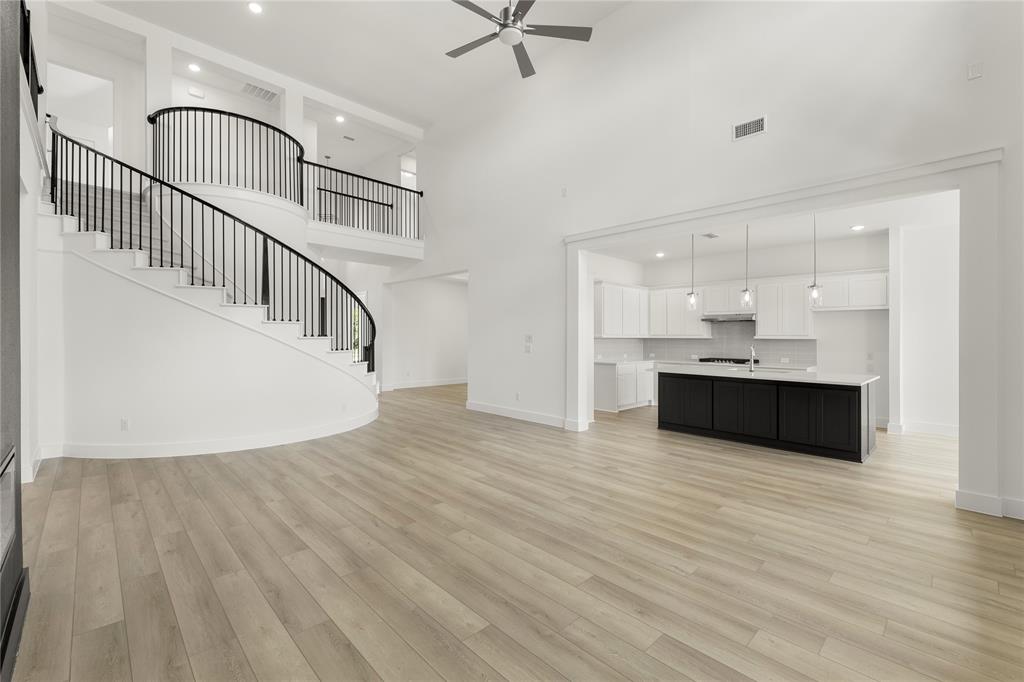 Valencia On The Lake - Residential