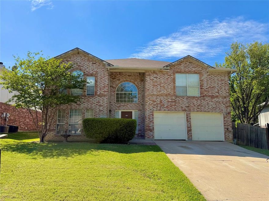 Great investment opportunity. 
This expansive home offers nearly 4,000 square feet of living space, bathed in natural light from every angle. With soaring cathedral ceilings and generously sized rooms, it’s a canvas ready for your personal touch. Tucked away in a prime location near 360 and I-20, convenience is at your doorstep, and the nearby elementary school is just a short walk away—perfect for families. A true diamond in the rough, this property is brimming with potential and waiting for someone to make it shine. Don’t miss the opportunity to transform this spacious retreat into your dream home! Home sold AS-IS. ARV Suggests $475-500K