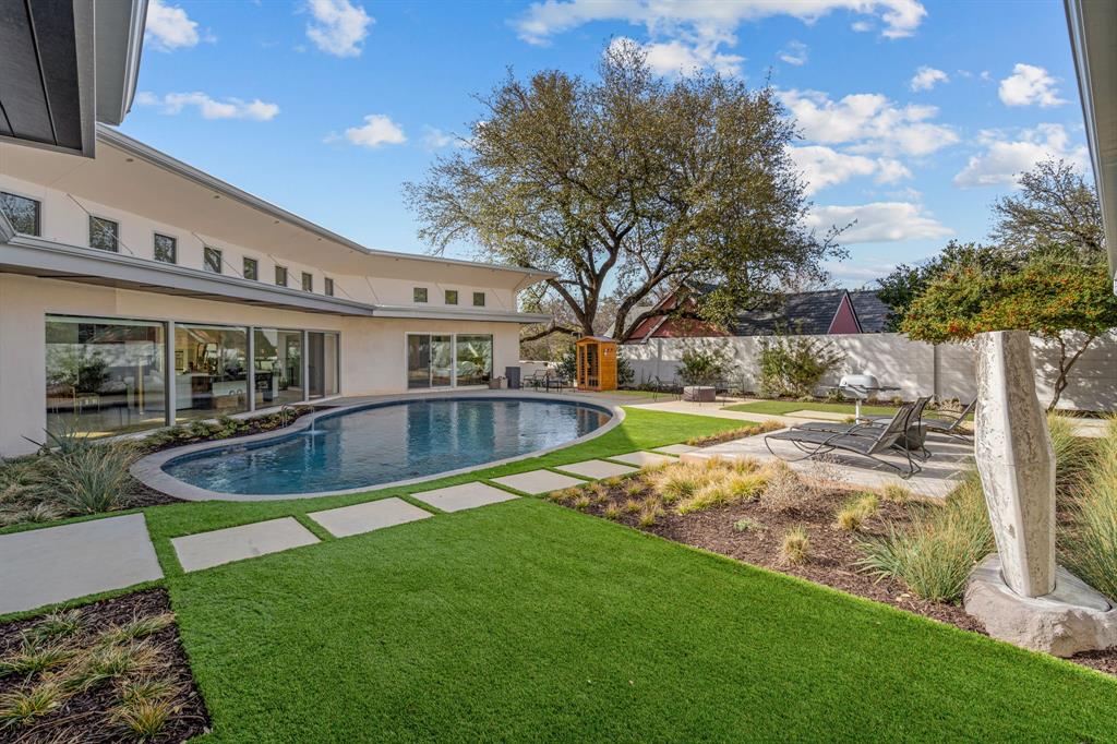 304 Crestwood Drive