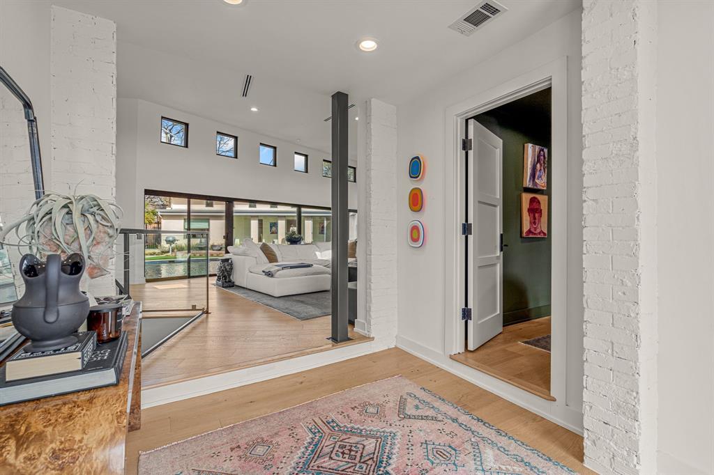 304 Crestwood Drive