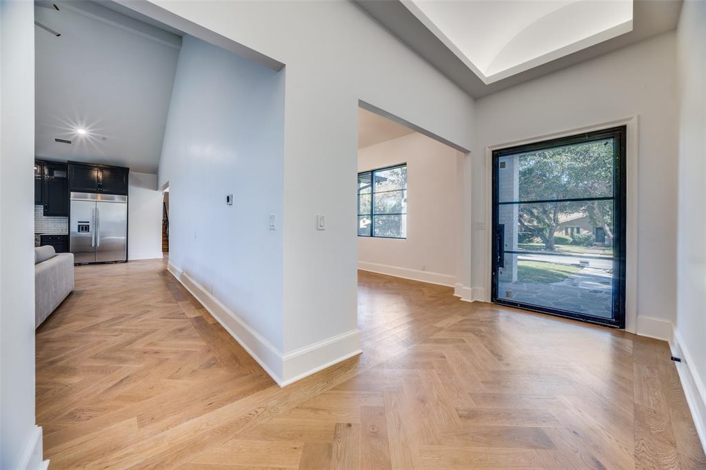 3221 S Glenbrook Drive