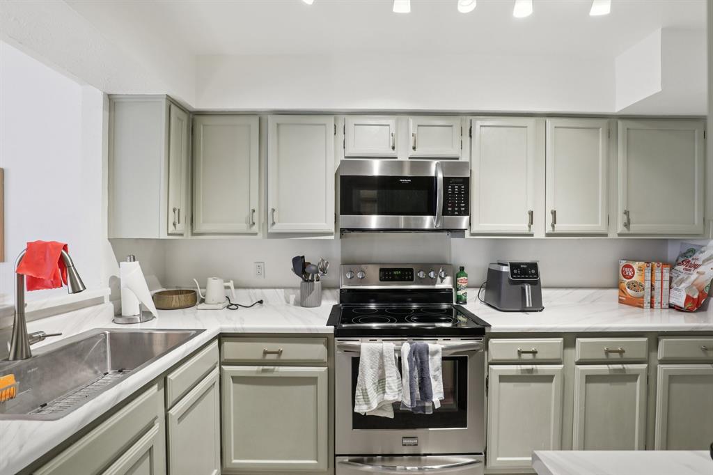 Quorum View Condos - Residential