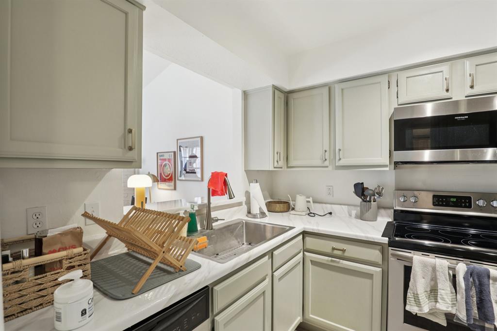 Quorum View Condos - Residential