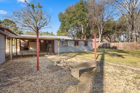 A home in Mabank
