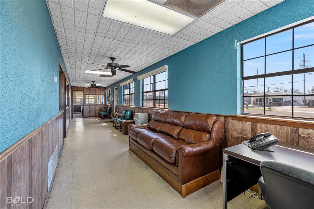 na - Commercial Sale