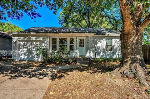 Photo of 411 W Taylor Street, Sherman, TX 75092 (MLS # 21254746)