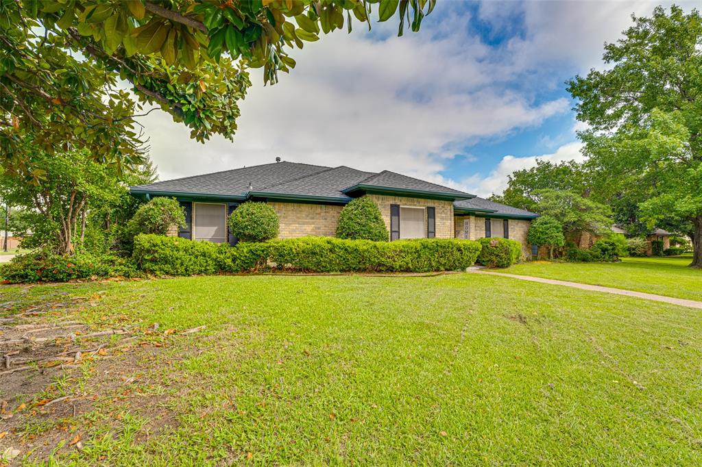 917 Meadowgate Drive