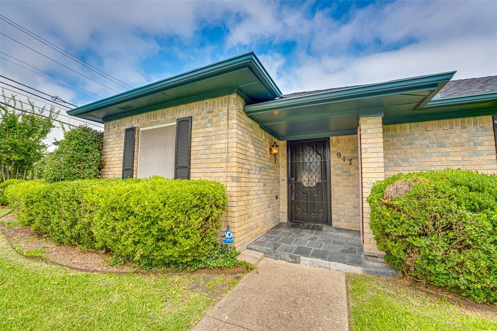 917 Meadowgate Drive