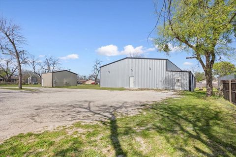 302 N Elm Avenue Hubbard TX 76648