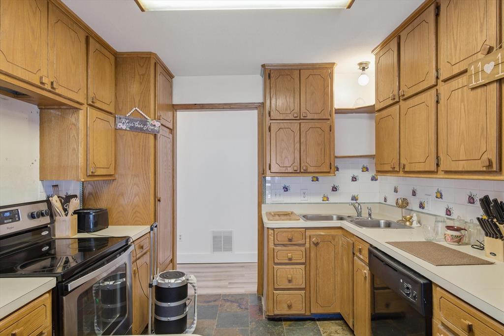 T HOWETH SUR, TR 8A - Residential