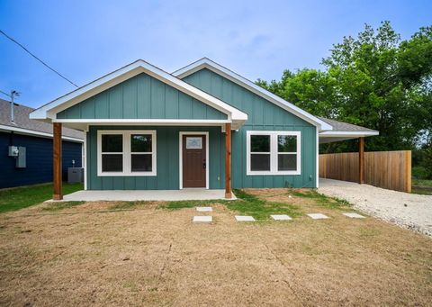 Photo of 1333 E Palestine ST, Mexia, TX 76667 (MLS # 21258965)