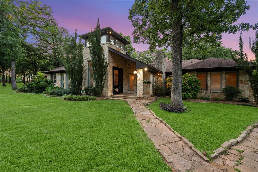 7 Woodland Drive