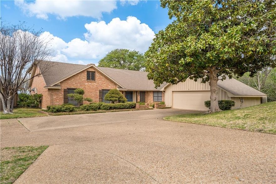 Welcome to 3709 Windmill Hill in Waco, TX, where breathtaking Lake Waco views, community pool, and a prime location less than 20 minutes from downtown Waco come together to create the perfect retreat. This spacious home is designed for comfort and style, featuring a main-floor primary suite with stunning lake views, providing a peaceful escape right at home. The open-concept living area is filled with natural light, highlighting the home’s high ceilings, cozy fireplace and lake Waco views—perfect for relaxing or entertaining.
Upstairs, additional bedrooms offer flexibility for family, guests, or a home office, while the large balcony provides an incredible vantage point to take in the picturesque surroundings.Don’t miss this rare opportunity to own a home with unmatched views and an unbeatable location. Schedule a showing today!