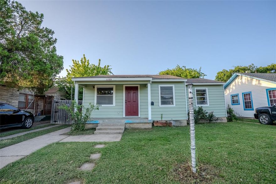 This charming 3-bedroom, 1-bath home in historic Fort Worth is the perfect starter home with just the right mix of comfort and practicality. Thoughtfully updated and well maintained, it features a long driveway that extends into the backyard — ideal for parking work trucks, trailers, or extra vehicles. Located just minutes from downtown with quick access to I-35, this home offers convenience, character, and room to grow in a neighborhood that's quickly becoming one of Fort Worth’s most sought-after areas.