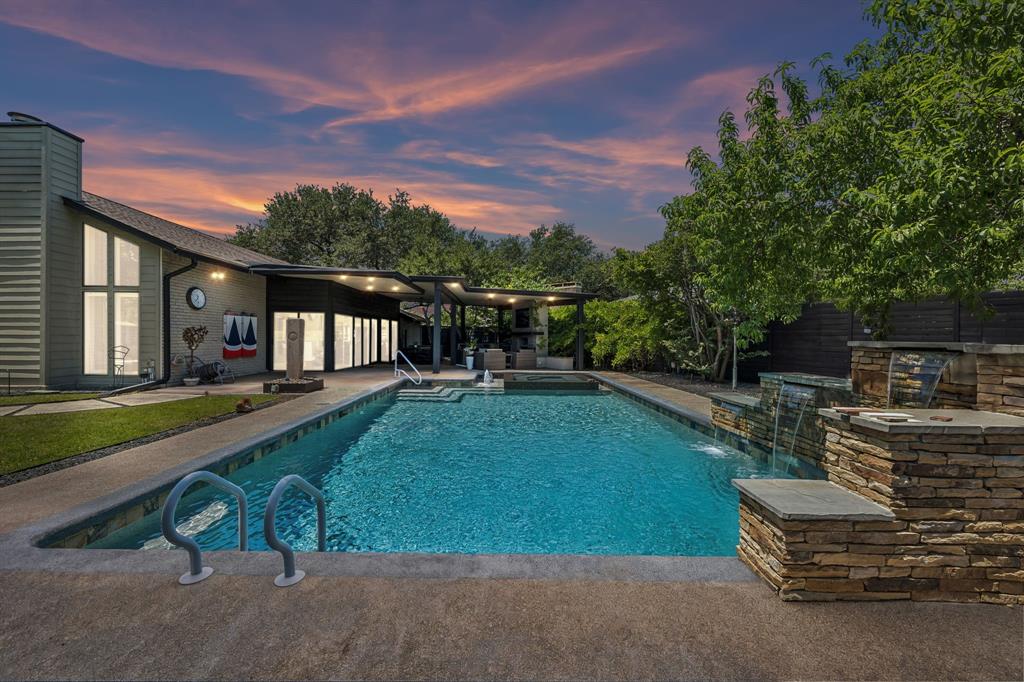 7001 Kingshollow Drive