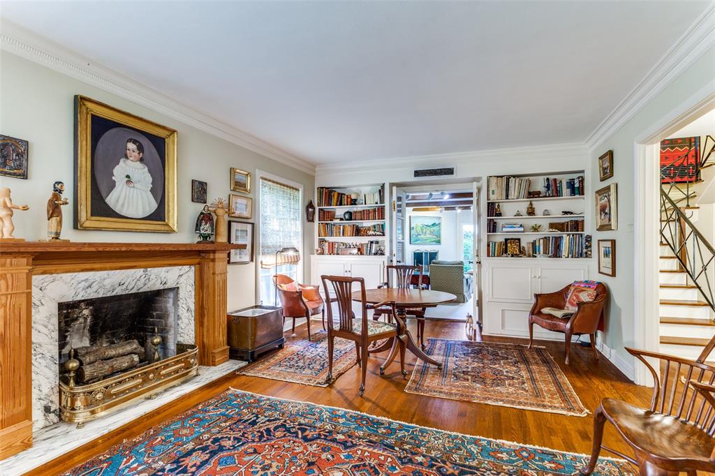 2412 Colonial Parkway
