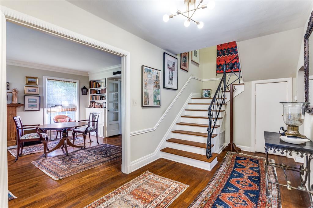 2412 Colonial Parkway