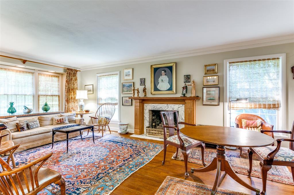 2412 Colonial Parkway