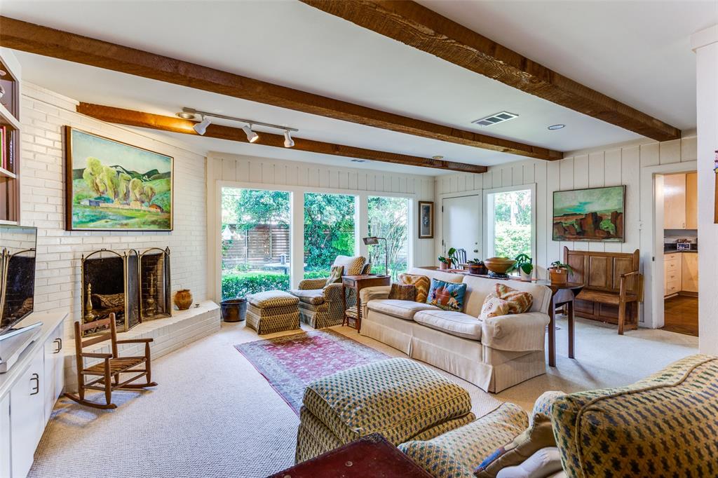 2412 Colonial Parkway