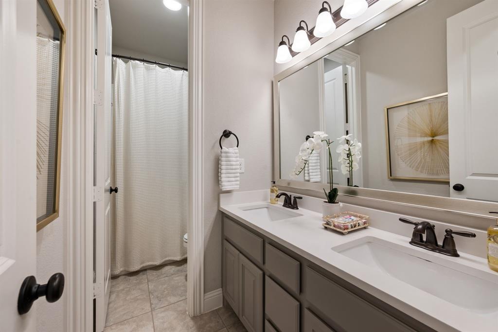 Roanoke, Texas 76262, United States, 4 Bedrooms Bedrooms, ,4 BathroomsBathrooms,Residential,Pending,212150