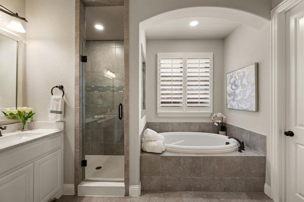 Roanoke, Texas 76262, United States, 4 Bedrooms Bedrooms, ,4 BathroomsBathrooms,Residential,Pending,212150