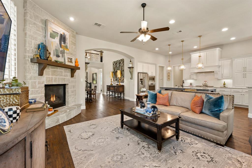 Roanoke, Texas 76262, United States, 4 Bedrooms Bedrooms, ,4 BathroomsBathrooms,Residential,Pending,212150