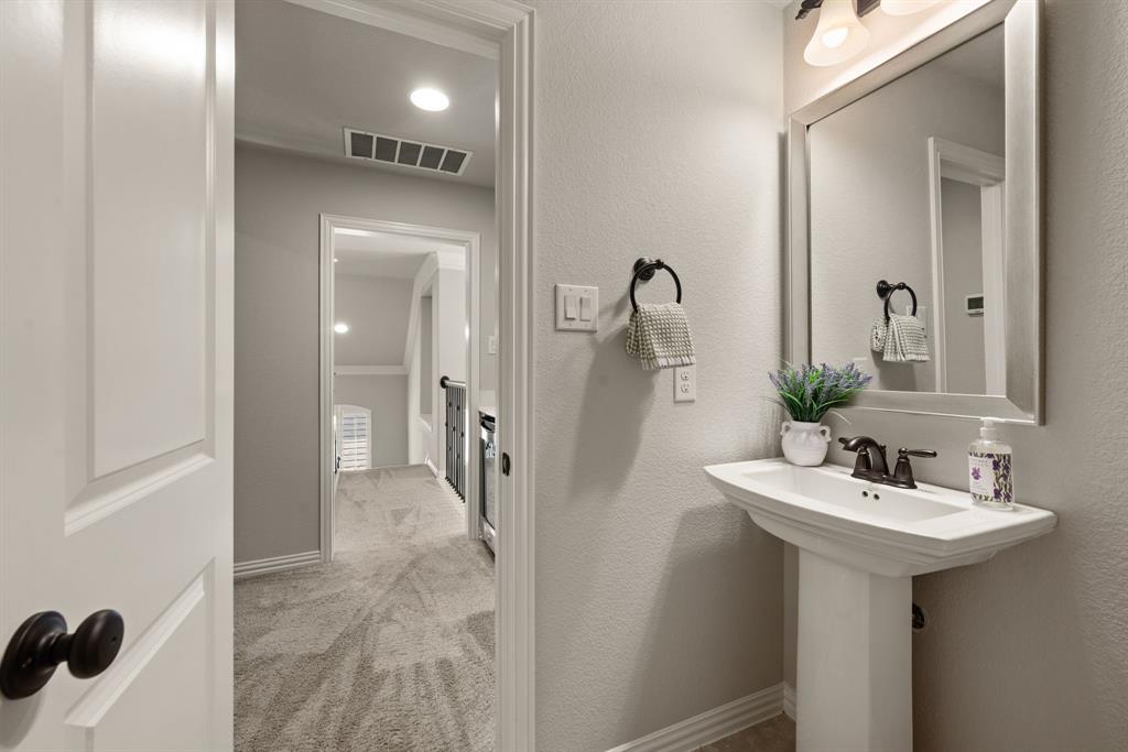 Roanoke, Texas 76262, United States, 4 Bedrooms Bedrooms, ,4 BathroomsBathrooms,Residential,Pending,212150