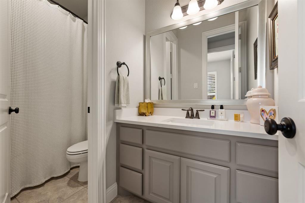 Roanoke, Texas 76262, United States, 4 Bedrooms Bedrooms, ,4 BathroomsBathrooms,Residential,Pending,212150