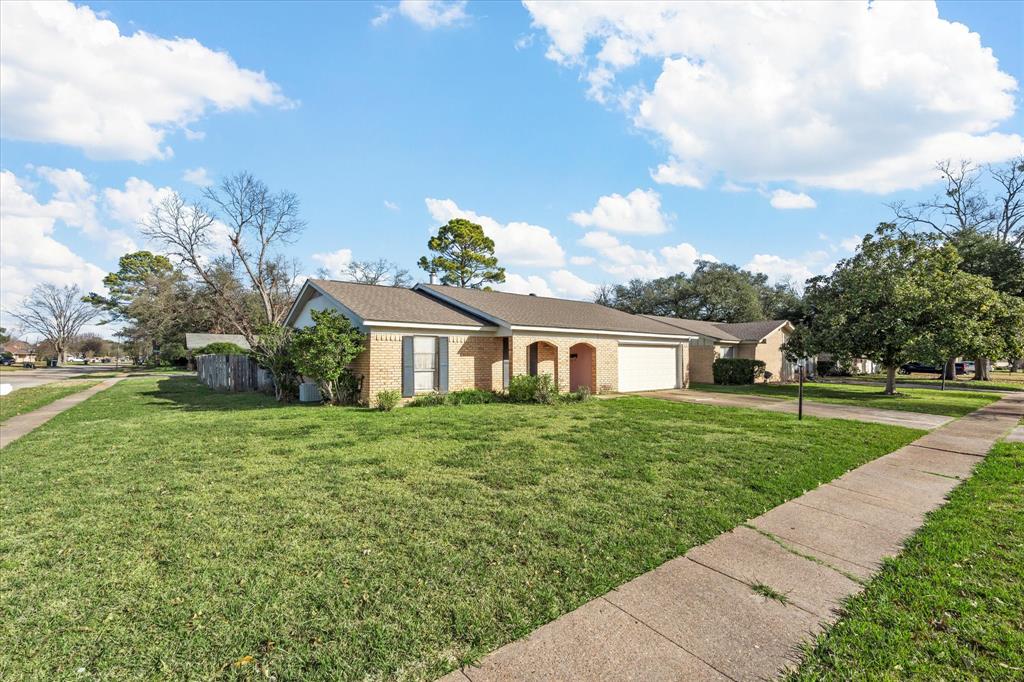 402 Wellington Court