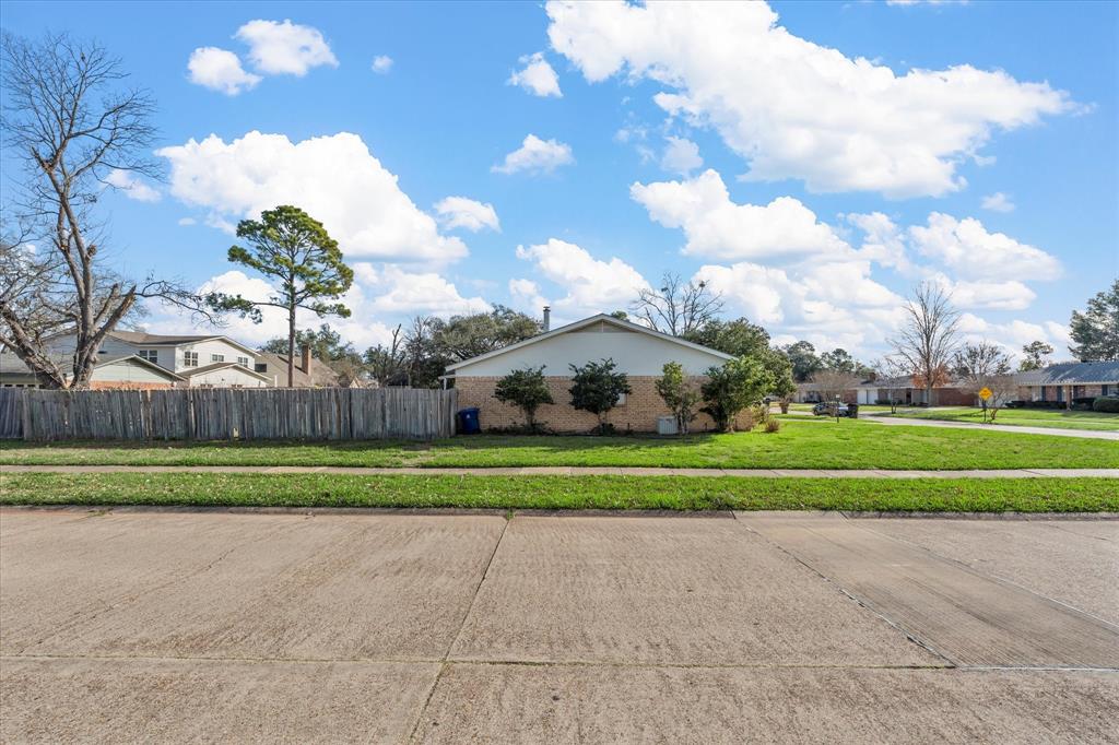 402 Wellington Court