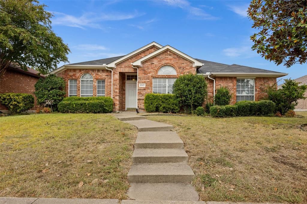 Photo of 2521 Creek Crossing Road, Mesquite, TX 75181 (MLS # 21098764)