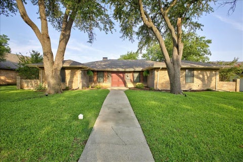 Photo of 2307 Meadow Creek Drive, Carrollton, TX 75006 (MLS # 21310664)