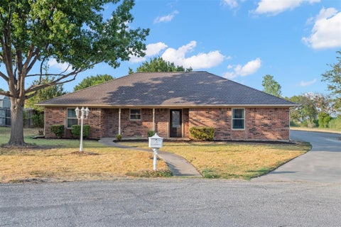Photo of 911 Clearview Street, Krum, TX 76249 (MLS # 21402271)