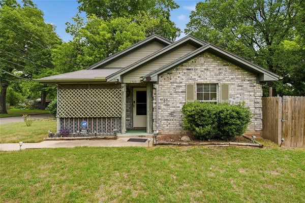 1300 SPRING ST, WACO, TX 76704 - Image b3d7d4a4365ca9b3dd329f77a9e2b00e/1853085861