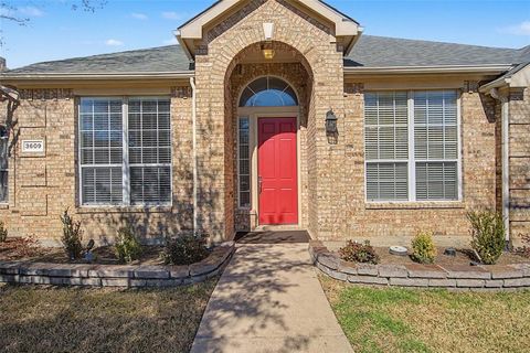 Photo of 3609 Bonita DR, Plano, TX 75025 (MLS # 21274160)