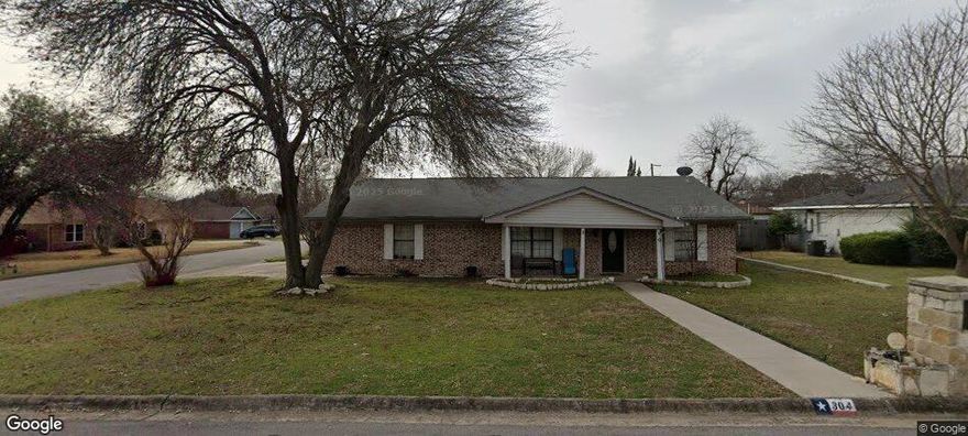 Beautifully maintained family home in Lakeside. Updated 3 bedroom 2 bathrooms. Pending litigation. Showing will be allowed after accepted contract.